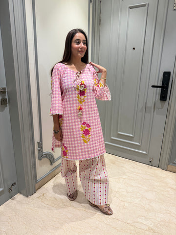Pink Checkered Floral Kurta Set with Tassels