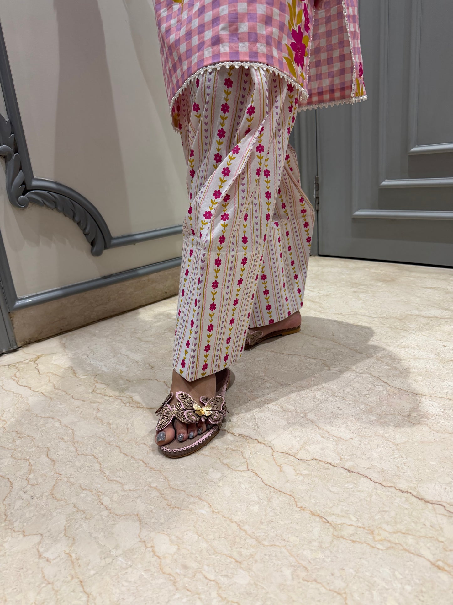 Pink Checkered Floral Kurta Set with Tassels