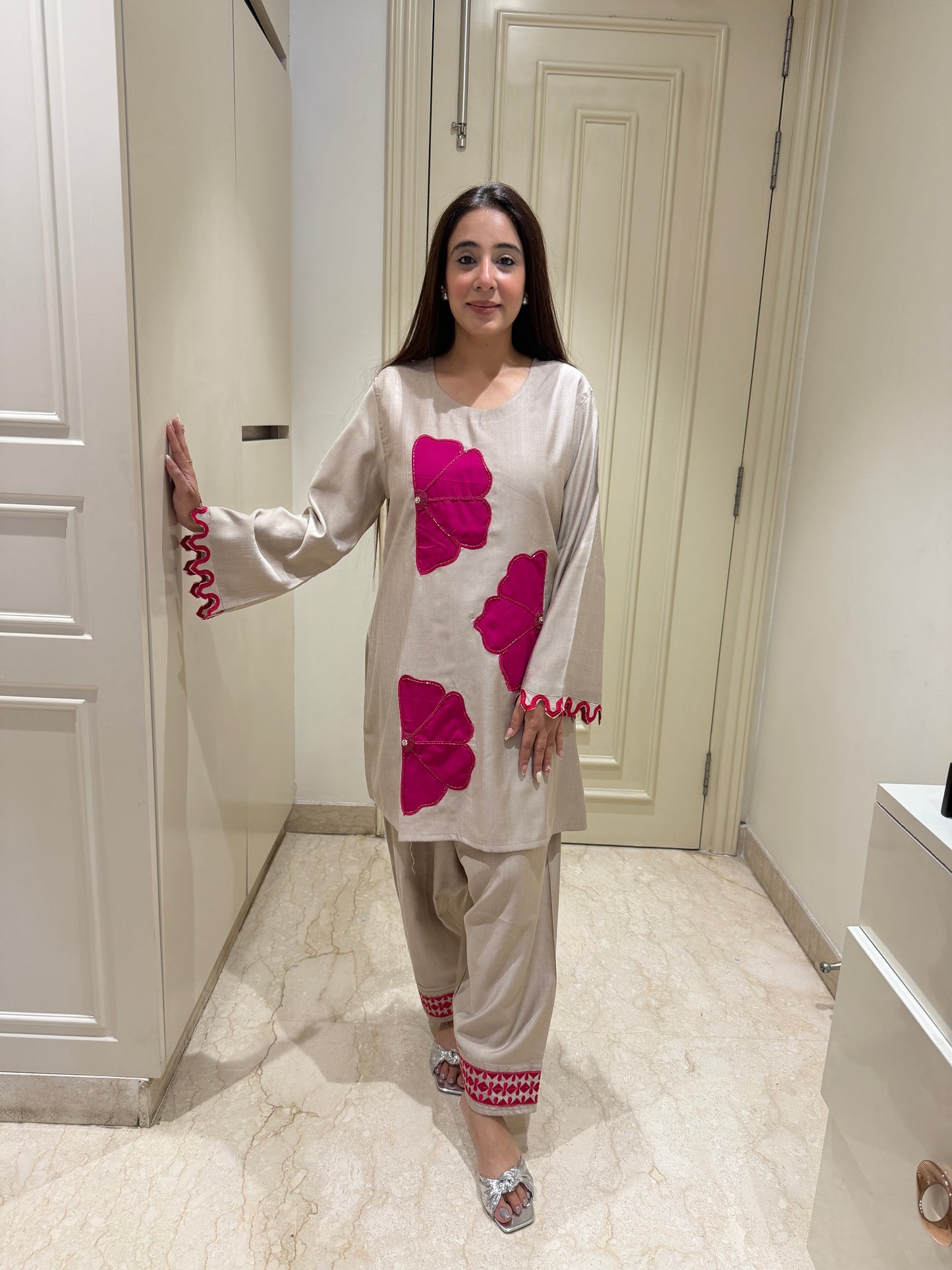 Beige & Magenta Floral Appliqué Kurta Set with Gathered Pants