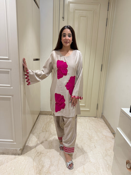 Beige & Magenta Floral Appliqué Kurta Set with Gathered Pants