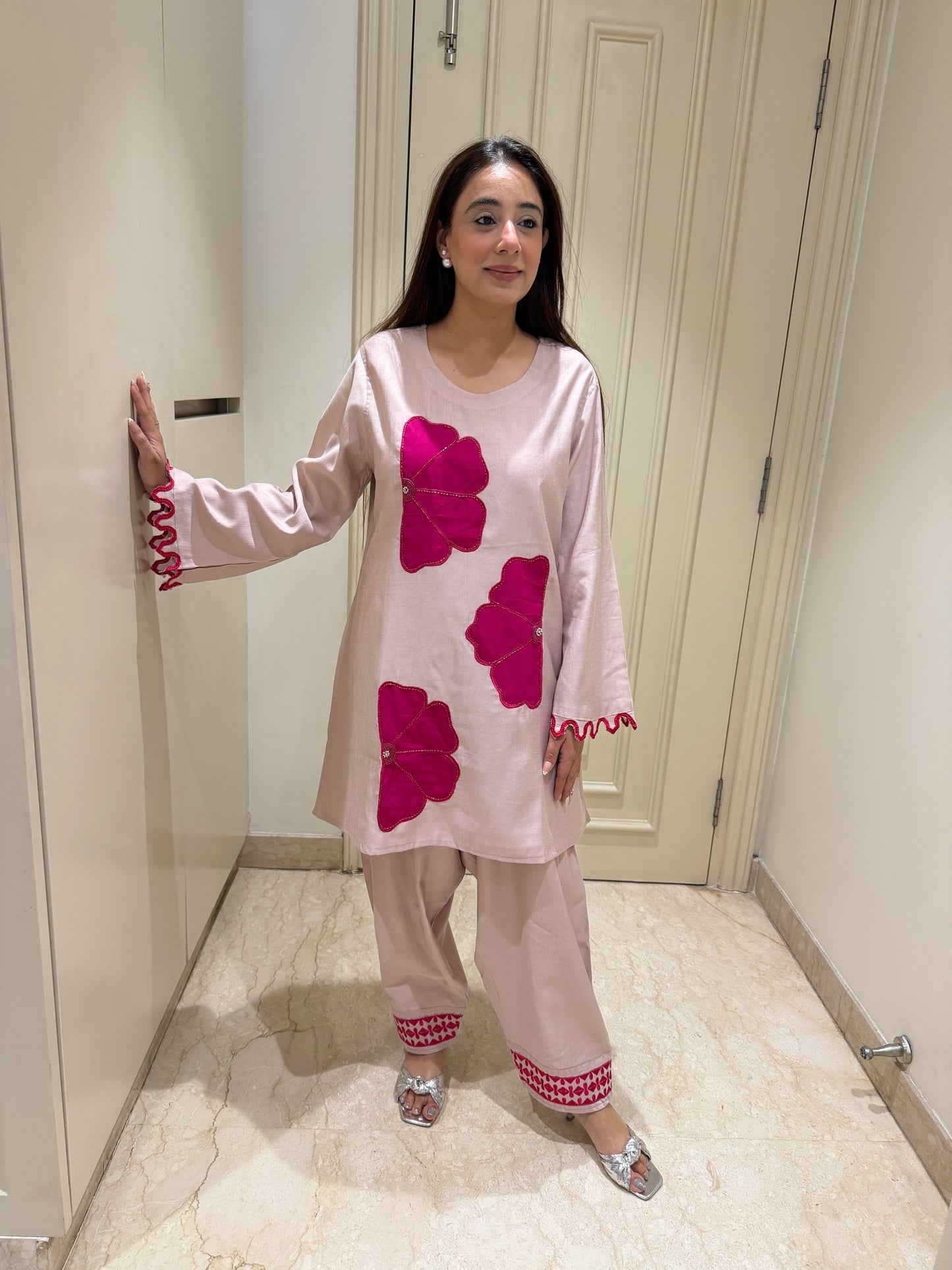 Soft Blush & Magenta Floral Appliqué Kurta Set with Gathered Pants