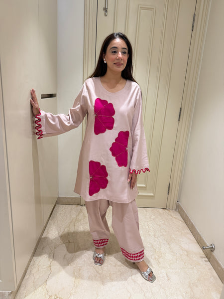 Soft Blush & Magenta Floral Appliqué Kurta Set with Gathered Pants