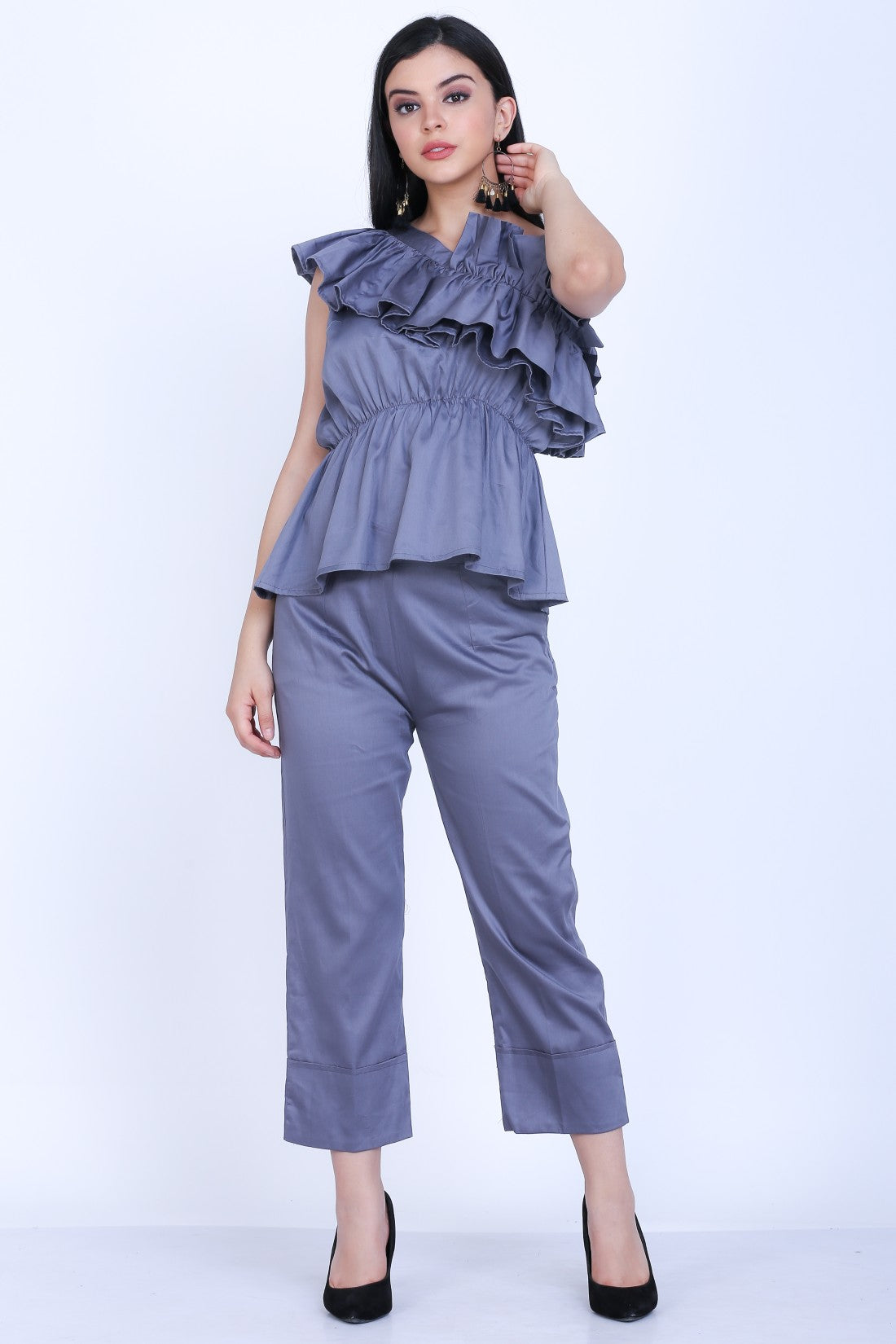 Gray Thorny Top With Straight Pants